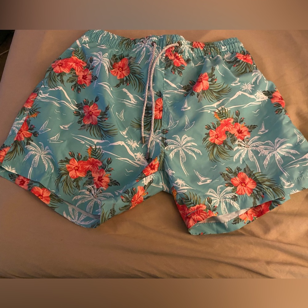***NEVER WORN*** Sun Surfer men’s swim shorts
